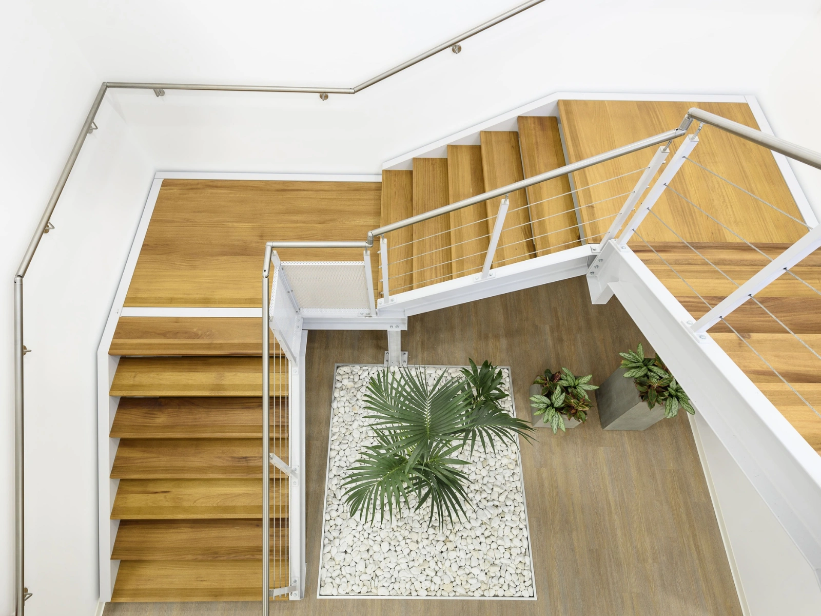 escaliers modernes et épurés